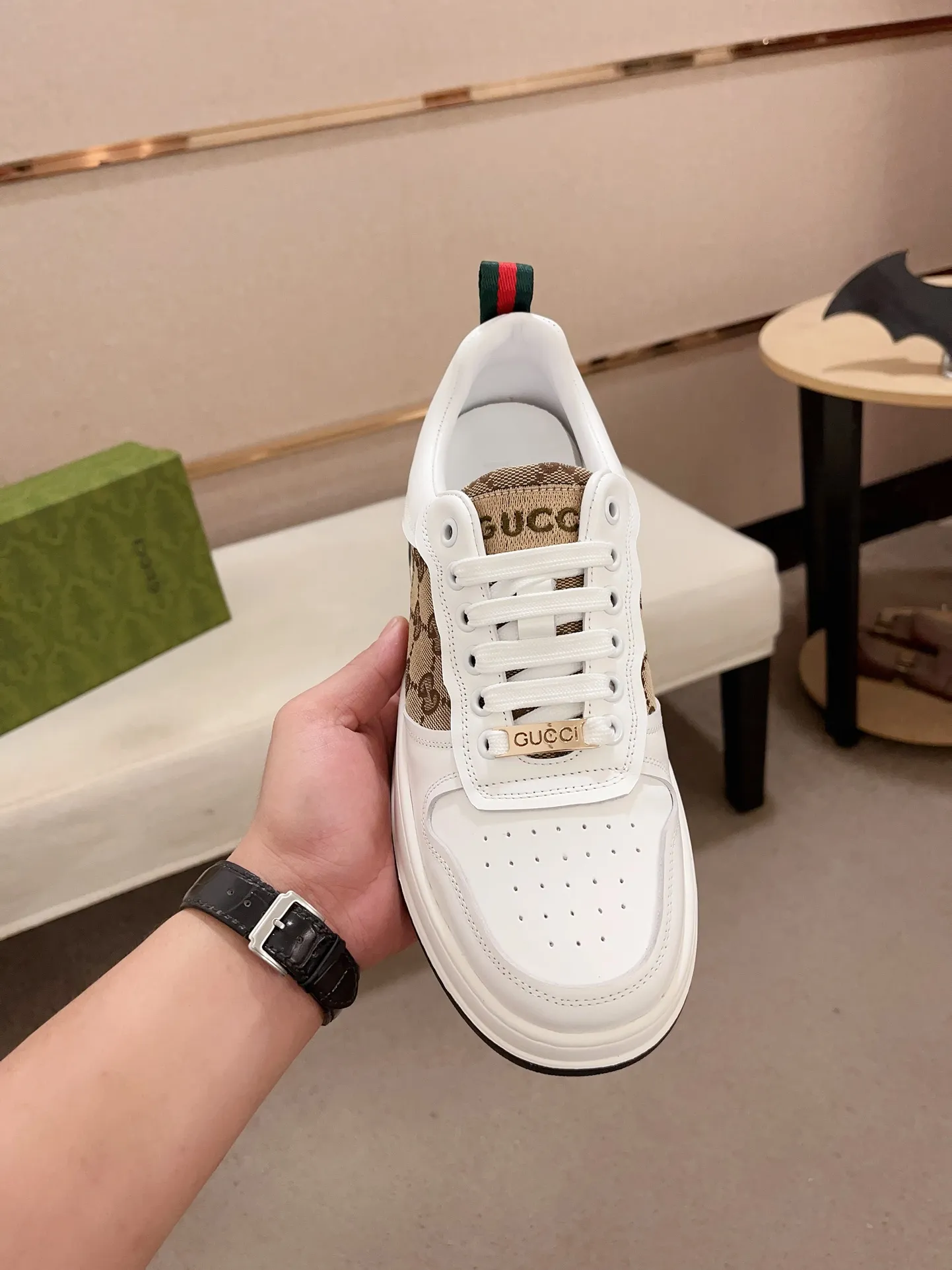 Men's clothing and shoes💰:400💰 (GUCCI) The latest model from the official website 🎁🎁Casual and fashionable men's shoes👟, hot style 💥The version is simple and elegant, exclusive for trendy men. Unique official website latest brand elements 👑Gucci original decoration, fashionable and generous, the fabric is original cowhide ✅sheepskin lining, the official website specifies wear-resistant casual outsole, the classic model is taken in kind at the counter🎬38-44 (45 is not returned or exchanged)